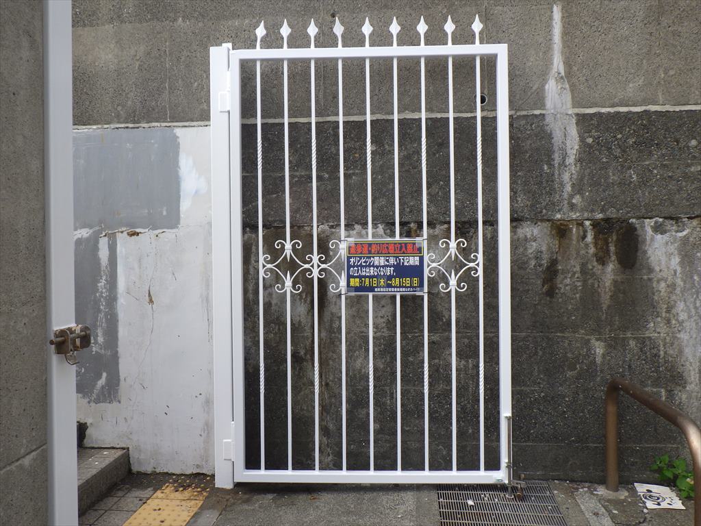 江ノ島の湘南大堤防がついに“全面”釣り禁止！