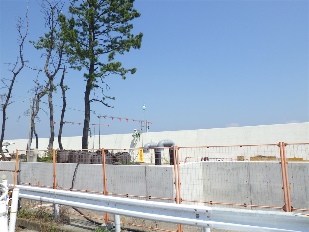 福浦岸壁の「防潮堤工事」一部完成！やっぱり高さはエグかった！